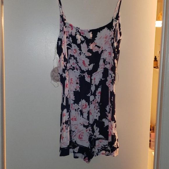 Floral Romper - Picture 4 of 5